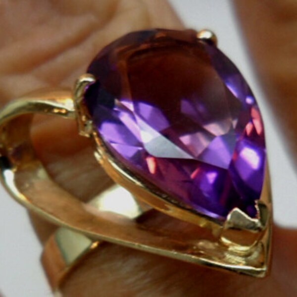 Elegant 14K Yellow Gold Dark Amethyst Cocktail Ring; Size 8  Signed by artist "CI" 4-5 Carats; 5.1 grtw; Like New Condition