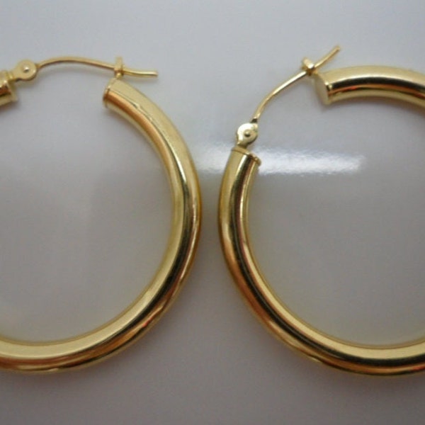 Elegant  14K Yellow Gold Hoop Earrings for Pierced Ears 1 1/8" Diameter; 2grtw; for everyday use; Latchback
