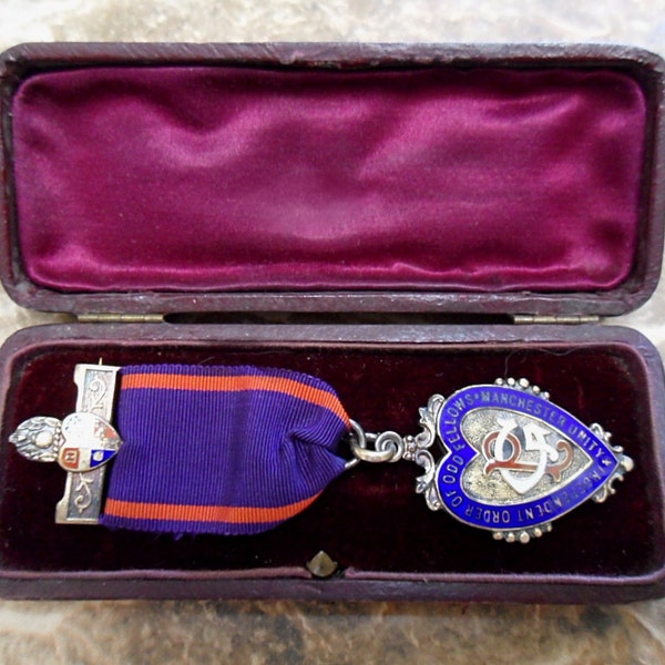 Antique 1937 STERLING Loyal Hope Lodge Enameled Medal Odd Fellows Lodge, England in original casket