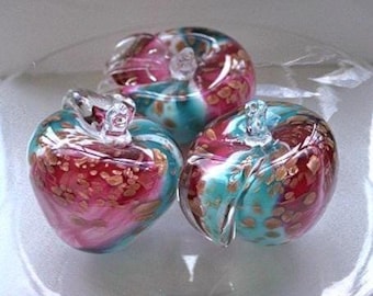 Alessandro Moretti Art Glass Apple Bowl: Italian Murano Style, c. 1969; Published Book Piece