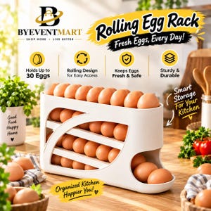 Op de afbeelding: Een wit kunststof rollend eierrek met drie schuine niveaus gevuld met bruine eieren. Het rek bevat tekst zoals Rolling Egg Rack, Fresh Eggs, Every Day en Holds Up to 30 Eggs. Het ontwerp zorgt ervoor dat de eieren naar voren rollen.