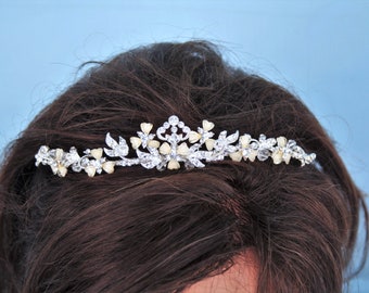 Silver bridal tiara: Pearly ivory hearts and Rhinestones for a touch of romance, elegant and chic bridal crown, Tiara