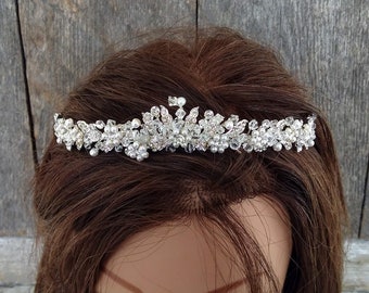 Elegant Wedding Tiara, Sparkling Crown with Pearls, Rhinestones, and Crystals, Silver Tiara for an Unforgettable Touch of Luxury.