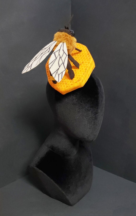 Handmade Yellow Honey Comb Hat Cashmere/ Merino Honeycomb Hat w/ Hand felted Bee ? Pom  main image 2