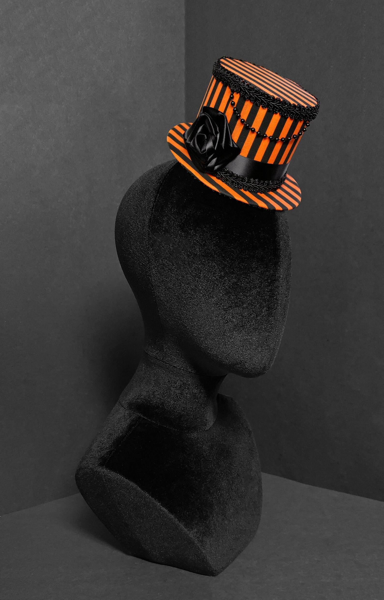 BLACK & ORANGE STRIPED HAT