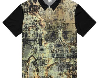 Peut inclure: Un polo avec un motif architectural unique. Le col et les manches sont noirs, avec une fermeture boutonnée. Le corps principal du polo présente une représentation artistique délavée d'une façade de bâtiment dans des tons beige, gris et noir.