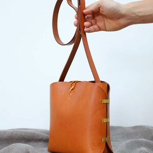 Small Bucket Bag Vegetable Tanned Leather Whisky Tan image 3