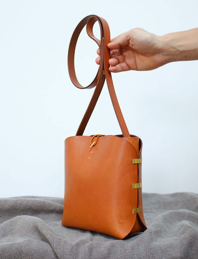 Small Bucket Bag Vegetable Tanned Leather Whisky Tan image 3