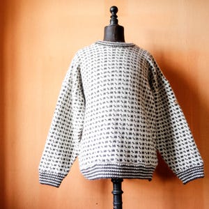 80s Wool Sweater Round Neck . Slouchy Patterned Sweater Warm Winter Pull Over