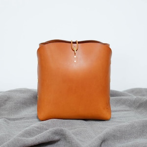 Small Bucket Bag Vegetable Tanned Leather Whisky Tan image 2