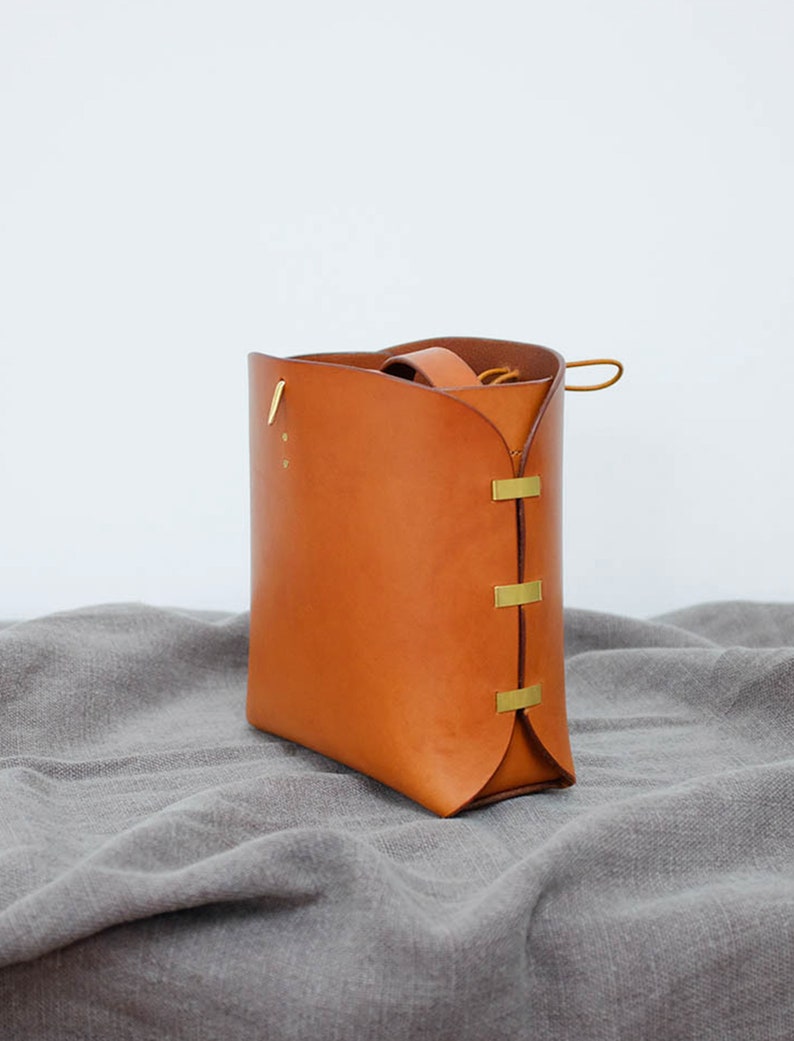Small Bucket Bag Vegetable Tanned Leather Whisky Tan image 1