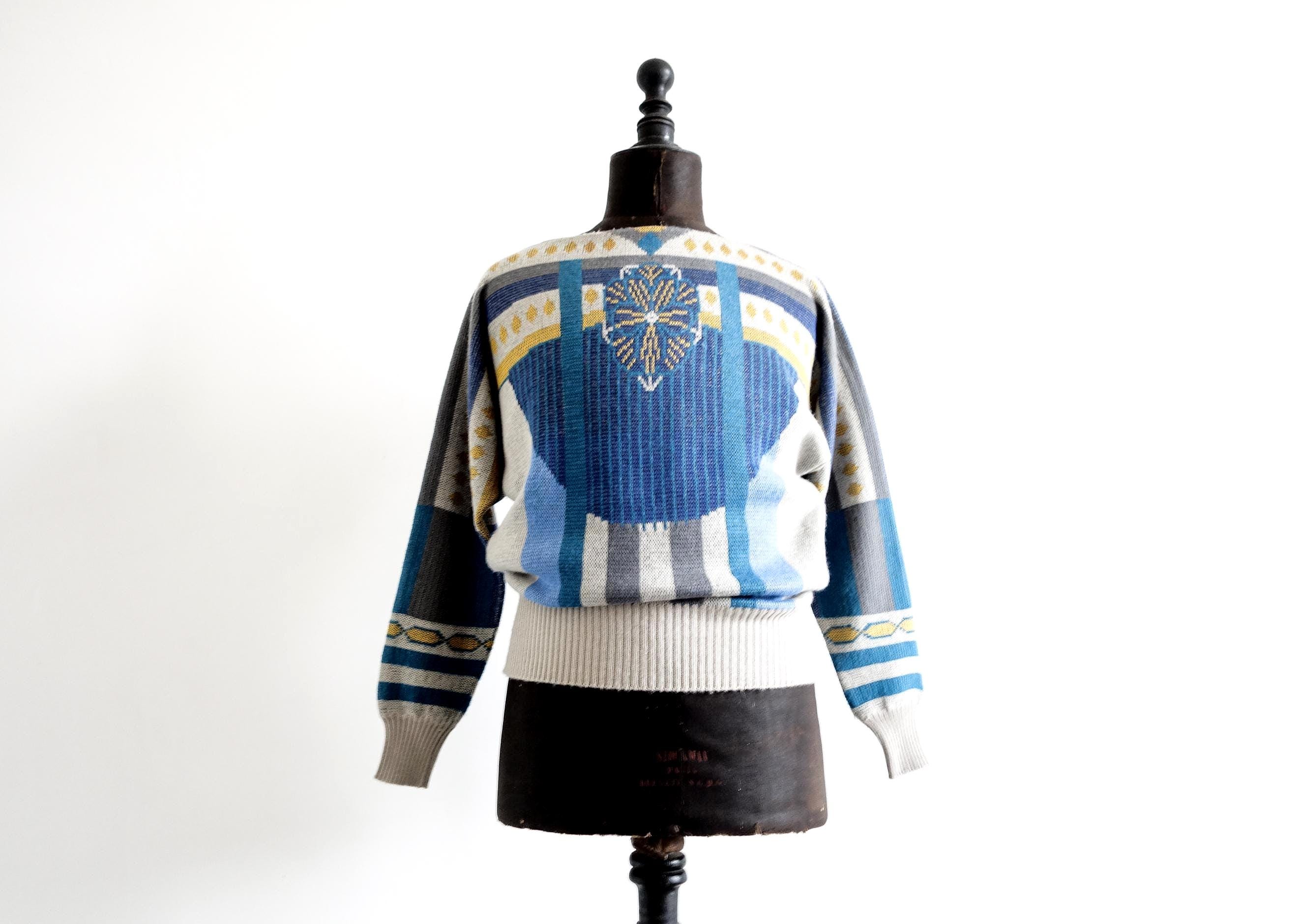 GIANNI VERSACE Sweater 1980s . Designer Pull Over Thin Top Crew 