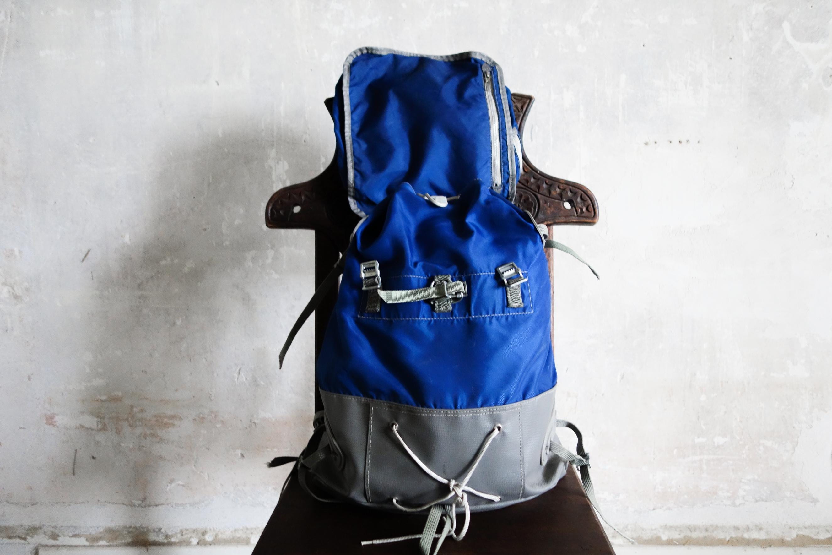 Sac à dos militaire noir étanche avec capacité de 50L - Mon Sac à Dos