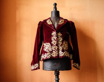 Giacca in velluto ottomano vintage degli anni '30. Gilet folkloristico con motivi floreali ricamati in metallo.