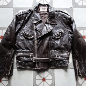 TREVOR Blouson de moto en cuir coupe carrée . Veste de course vintage française