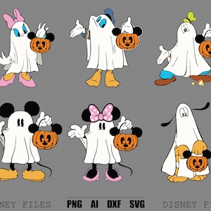 Puede incluir: Un conjunto de ilustraciones digitales con seis personajes de dibujos animados vestidos con disfraces de fantasma blancos para Halloween. Cada personaje sostiene un cubo de calabaza naranja con orejas de ratón negras. Texto inferior: DISNEY FILES PNG AI DXF SVG.