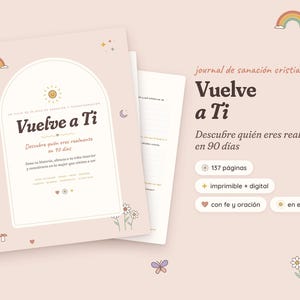 Puede incluir: Un diario de color rosa claro titulado Vuelve a Ti con ilustraciones de sol, arcoíris y flores. El texto de la portada dice Vuelve a Ti, Descubre quién eres realmente en 90 días, e incluye secciones sobre el niño interior, fe y oración.