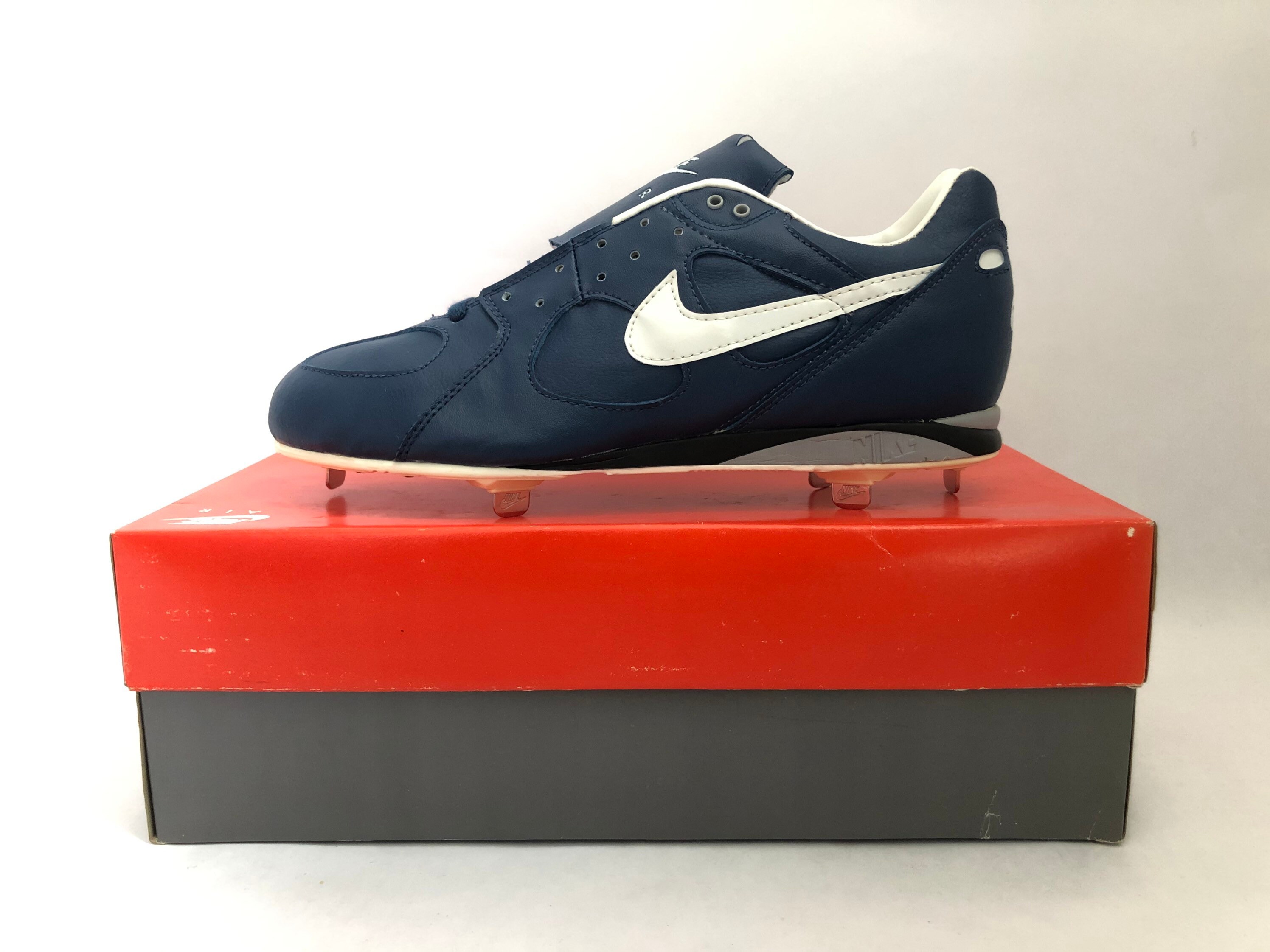 old nike baseball cleats