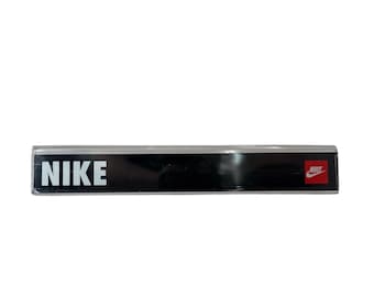 vintage nike block logo plastikowa półka ścienna na buty EUC z lat 90.