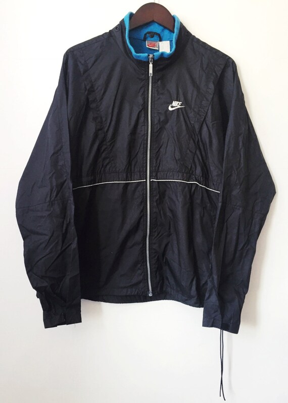 cortavientos nike gris