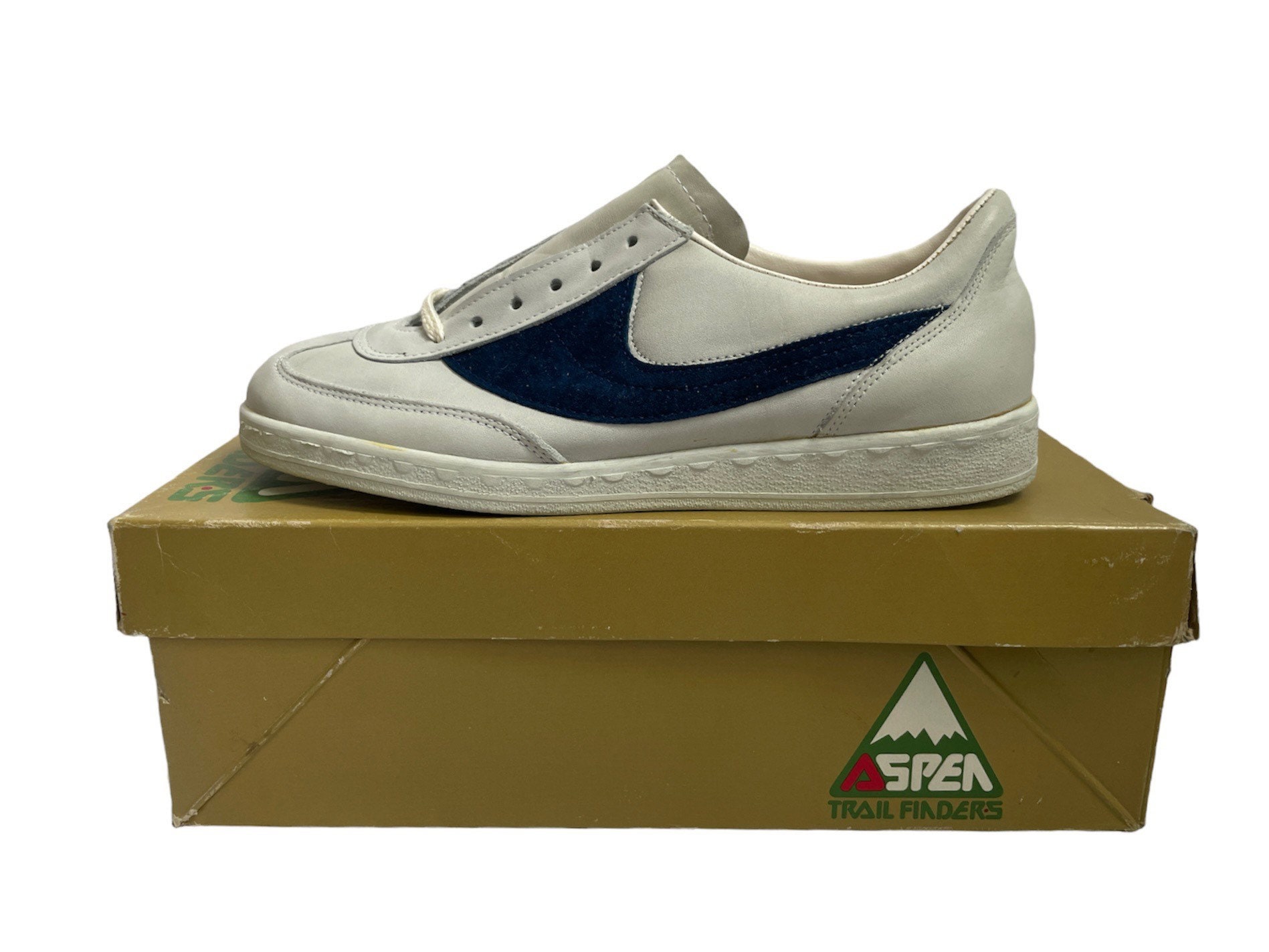 vintage aspen low top trail finders sneakers shoes mens size 8 deadstock NIB 80s