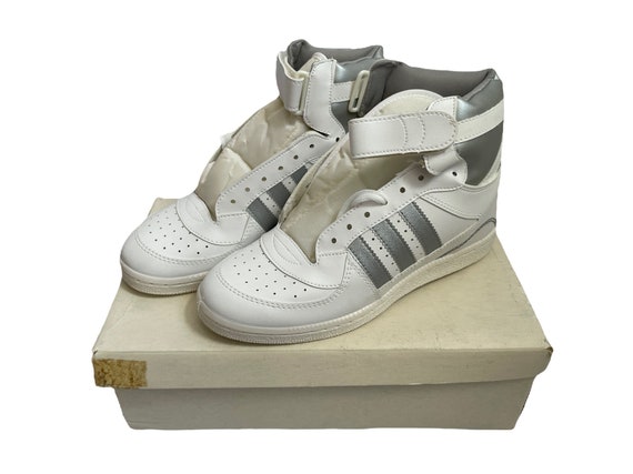 vintage three stripe high top basketball shoes me… - image 3