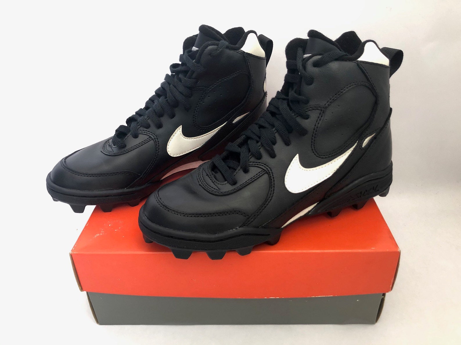 nike high top shark cleats