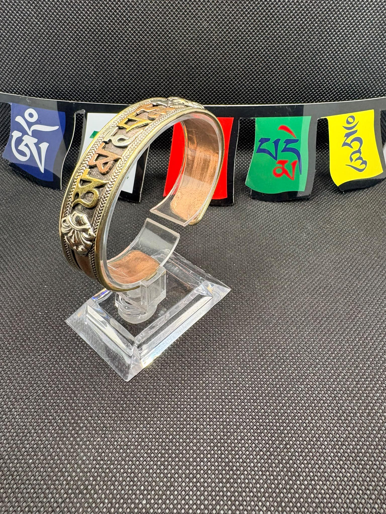 Nepal silver bangle - Etsy 日本