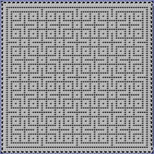 Könnte beinhalten: Eine quadratische, gehäkelte Decke mit einem sich wiederholenden geometrischen Muster in Grau- und Schwarztönen. Das Design zeigt eine Reihe von miteinander verbundenen Quadraten und Linien, die eine strukturierte Oberfläche erzeugen. Die Decke hat einen blauen Rand.