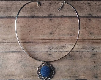 Collana girocollo in denim, intrecciata
