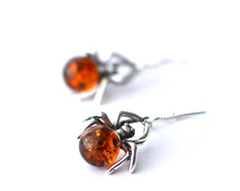 Silver Spider Amber earrings, spider dangle earrings with Amber, Spider Jewelry gift, Halloween Earrings, Insect Jewelry, Goth Earrings