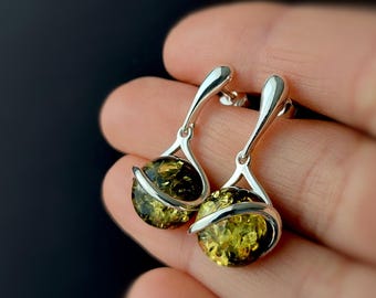 グリーンバルト海産琥珀のリーフドロップイヤリング - 925スターリング