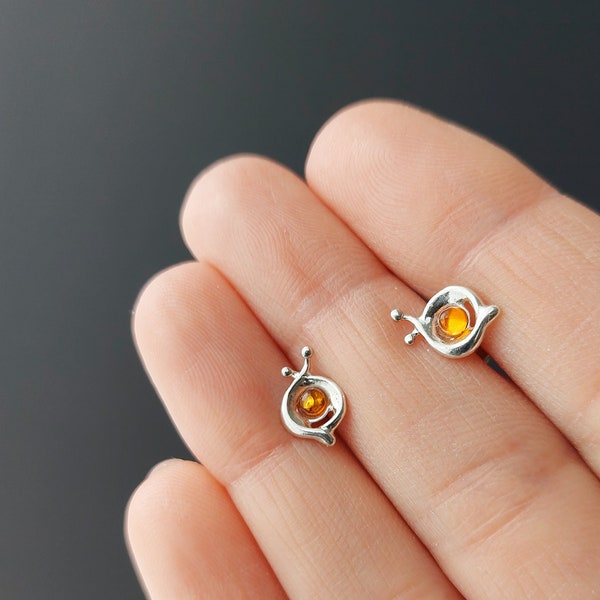 Tiny Little Snail Amber Stud Earrings in Sterling Silver, Cute Snail Stud with Baltic Amber, Nature Inspired Snail Jewelry Animal Earrings