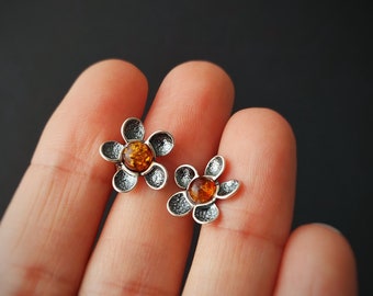 Amber and Silver Flower Earrings, Natural Baltic Amber Jewelry Boho Earrings, Silver studs earrings, Anniversary gift nature floral earrings