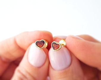 Gold Heart Earrings with Amber, Minimalist gold stud earrings, Dainty Gold Earrings, Bridesmaid Earrings, love, daughter gift, heart