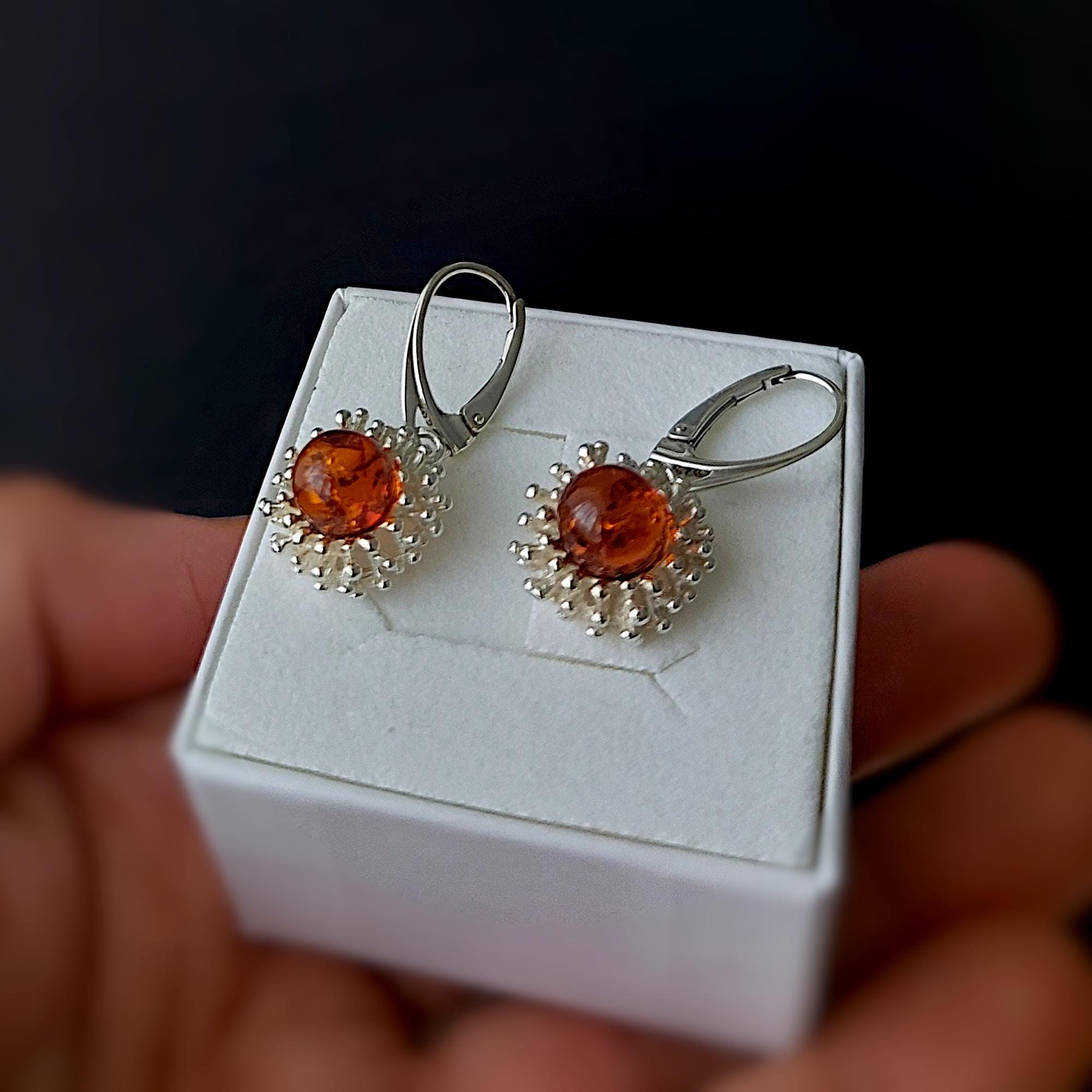 Orecchini pendenti a fiori con Ambra cognac e Argento 925 | MJ Baltica