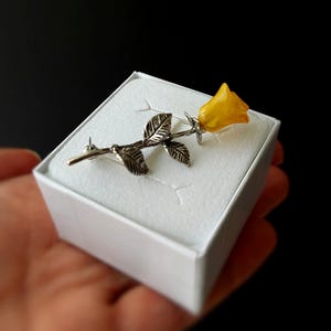 Sterling Silver Amber Rose Brooch – Yellow Baltic Amber Flower Pin, Handmade Floral Jewelry Gift for Women, Nature Inspired Gardener Brooch