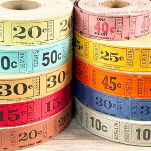 40 geassorteerde vintage carnavalskaarten in een volledige regenboog van kleuren | Levendige authentieke oude rolkaartjes | Kleurrijke kaartjes uit de jaren 50-70