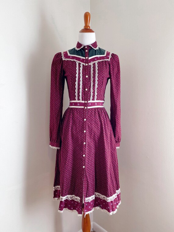 1970s Gunne Sax Calico Dress // Lace Peter Pan Col