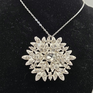 Vintage Brosche Halskette, Vintage Schmuck, Geschenk für sie, Vintage Brosche, funkelnder Blumen Anhänger, 2 in 1 Accessoire