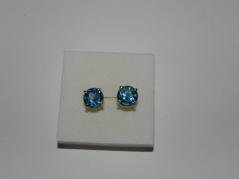 18kt yellow gold earrings with round blue topazes 9mm gift woman girl made in italy engagement image 2