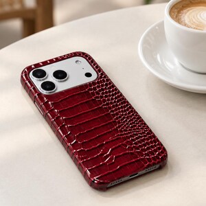 Capa para iPhone com textura de crocodilo brilhante, capa protetora à prova de choque (iPhone 14-17)