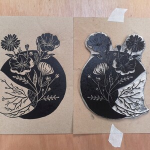 Breastfeeding linocut print image 2