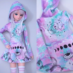 Vestido tie-dye con capucha para Smart Doll con gráfico de arte de brujas