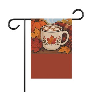Bandera de jardín personalizada de otoño, bandera de jardín con nombre familiar personalizado de chocolate caliente y calabaza, doble cara, 12x18, decoración acogedora de otoño