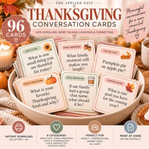 Puede incluir: Un conjunto de 96 tarjetas de conversación de Acción de Gracias en un cuenco. Cada tarjeta presenta una categoría, una pequeña ilustración y una pregunta. El texto incluye 'THE APPLIED EDIT', 'THANKSGIVING CONVERSATION CARDS', 'LESS SCROLLING. MORE TALKING, LAUGHING & CONNECTING.'