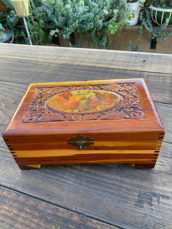 Vintage Cedar Wood Carved Jewelry Box with Hinged Lo… Gem