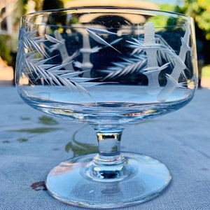 Small Clear Crystal Dessert Glasses with Crosshatch Pattern – The Standing  Rabbit