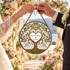 Adorno colgante de cristal personalizado del Árbol de la Vida para ventana, adorno atrapasol con nombres de pareja personalizados, regalo único para recién casados, decoración de pared para el hogar.