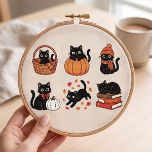 Schemi per punto croce autunnali, mini set con motivo gatto nero e zucca per principianti, accogliente regalo autunnale per amanti dei libri, ricamo su telaio, decorazione per la casa